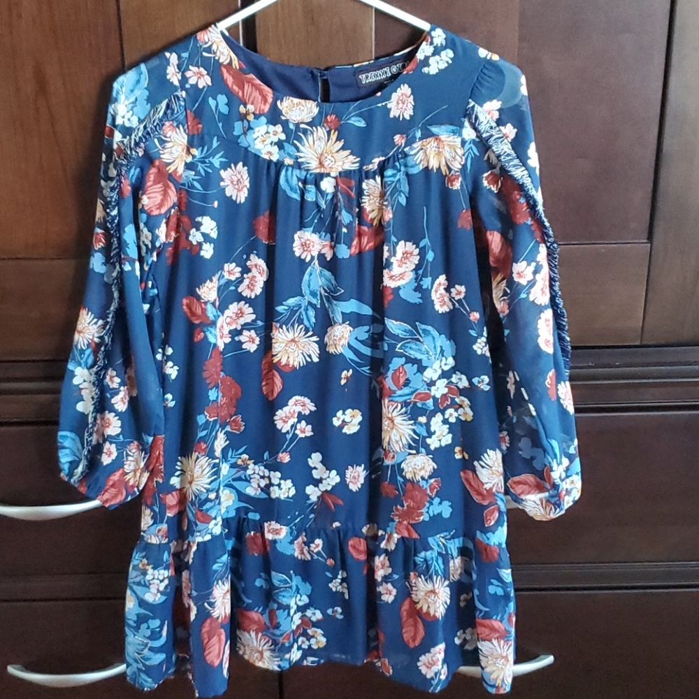 Girls pretty flowy dress